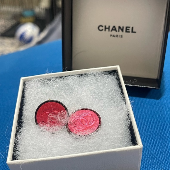 CHANEL CC Pink Clip-On 00A Vintage #AG643 Logo Earrings - Picture 7 of 10